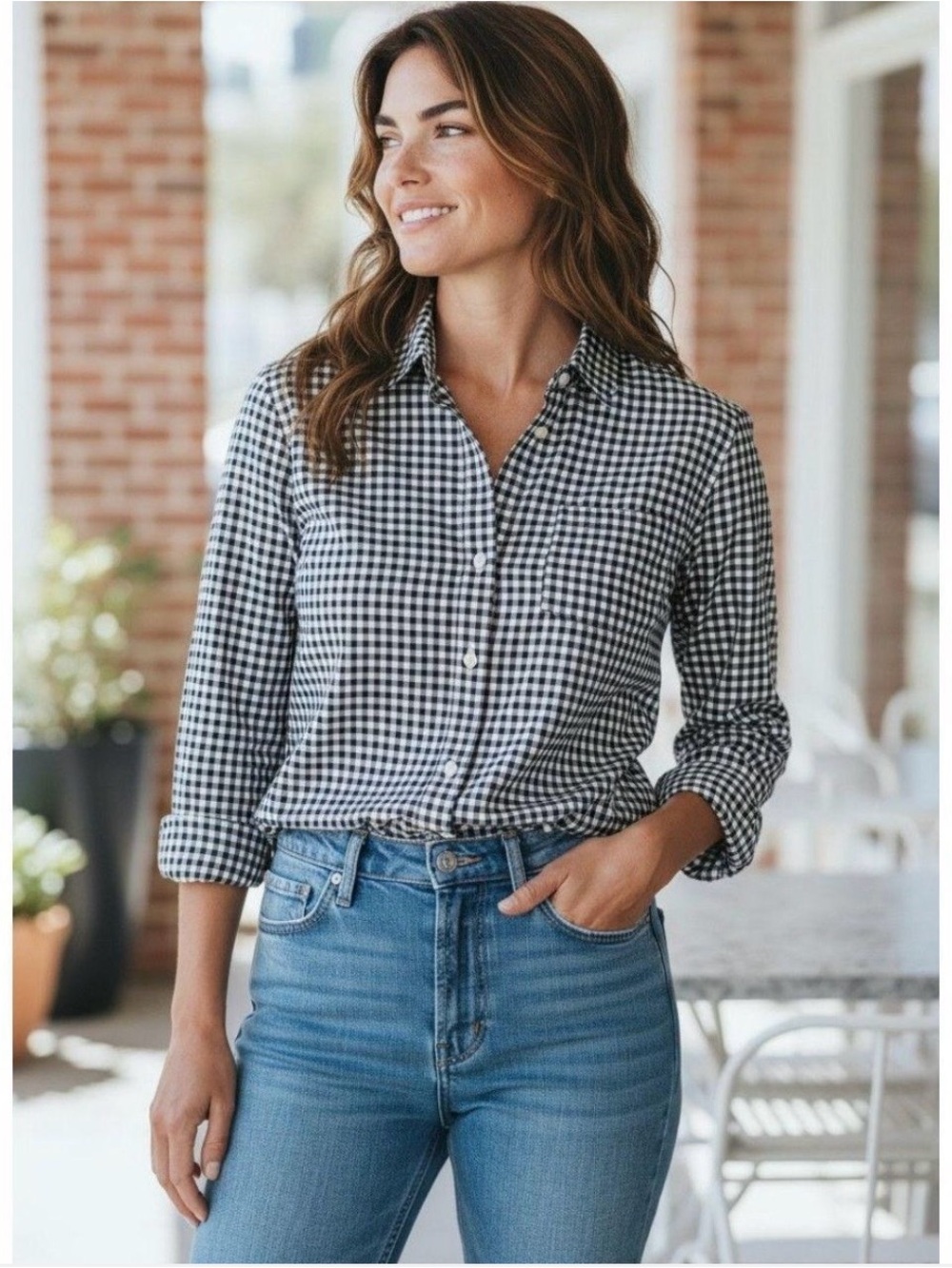 Banana Republic Black & White Gingham Button-Down Shirt size 2. Like new.